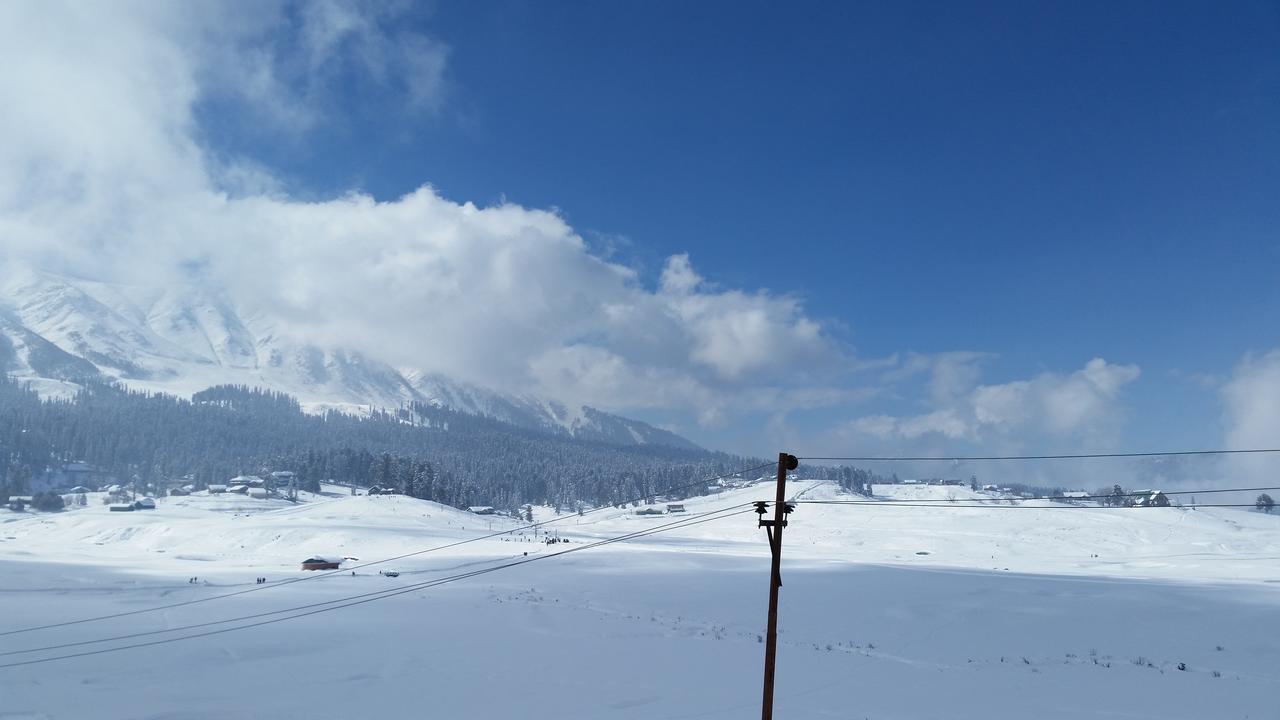 Hotel Gulmarg Inn Bagian luar foto