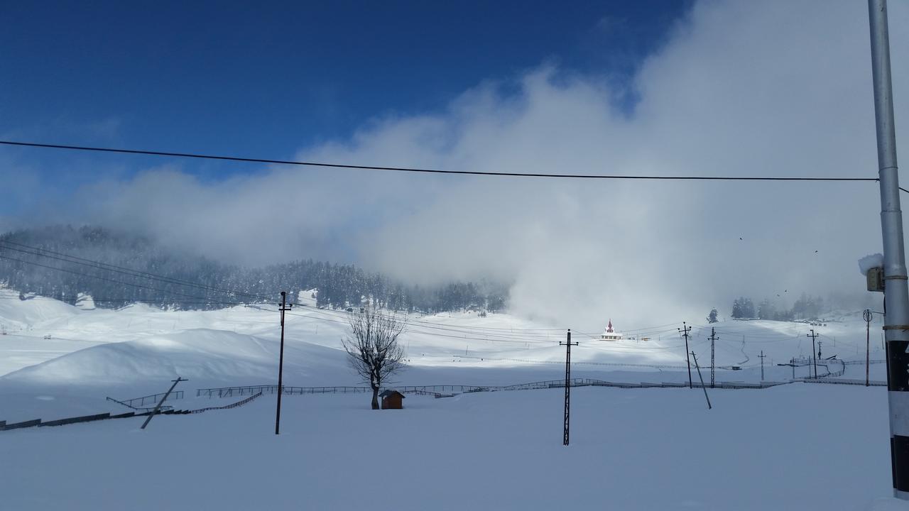 Hotel Gulmarg Inn Bagian luar foto