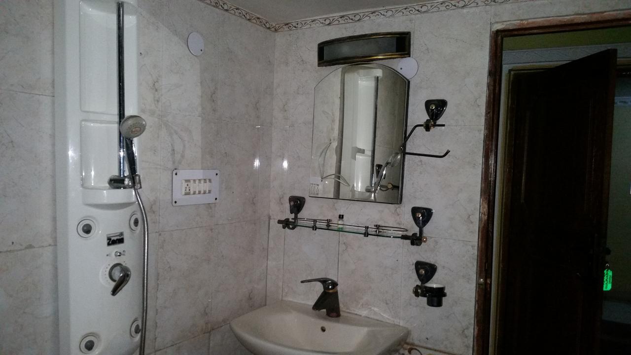 Hotel Gulmarg Inn Bagian luar foto