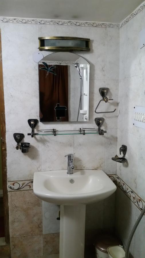 Hotel Gulmarg Inn Bagian luar foto