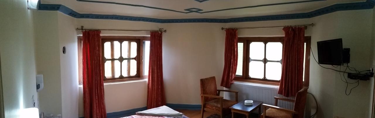 Hotel Gulmarg Inn Bagian luar foto